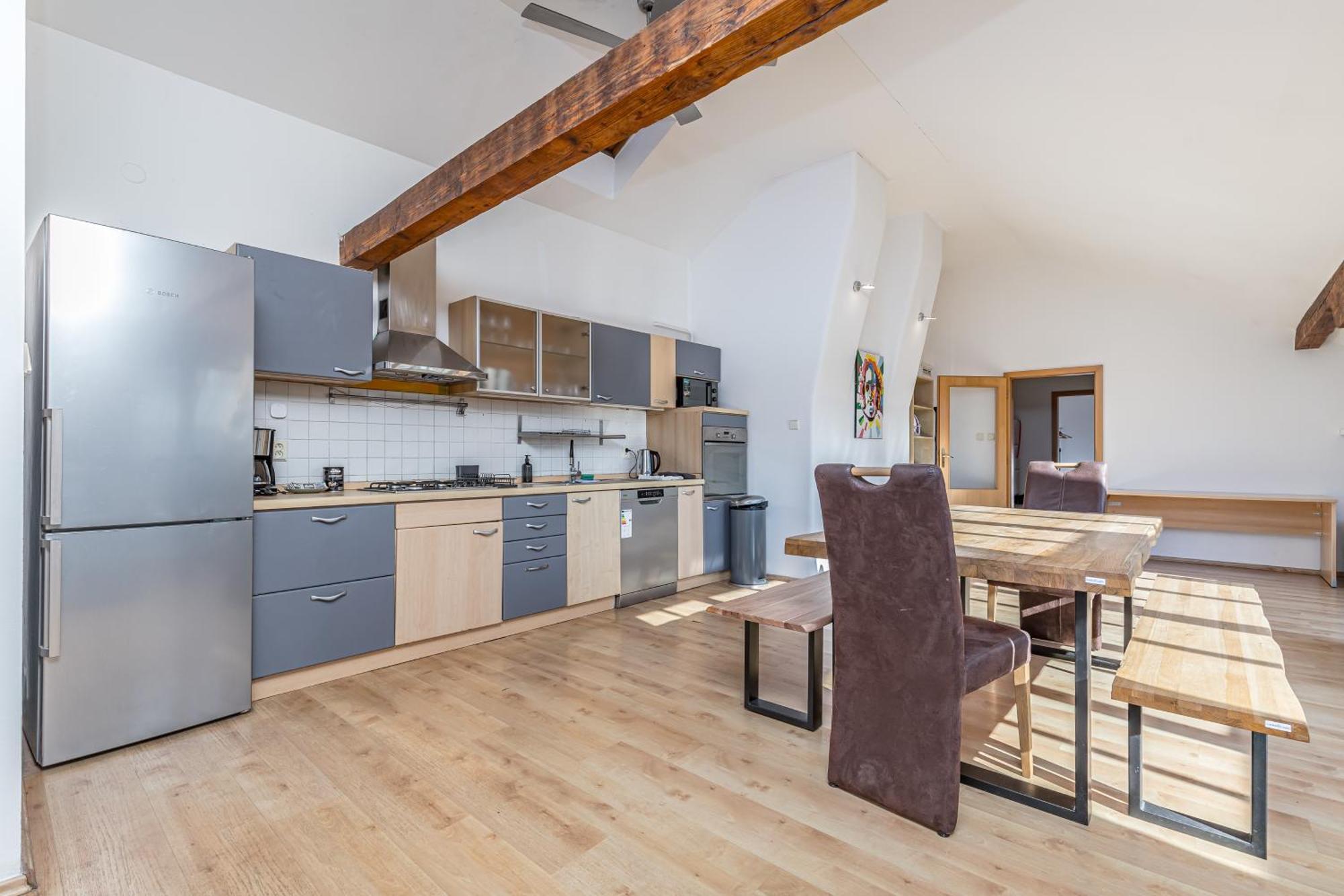 Navratilova Apartment *