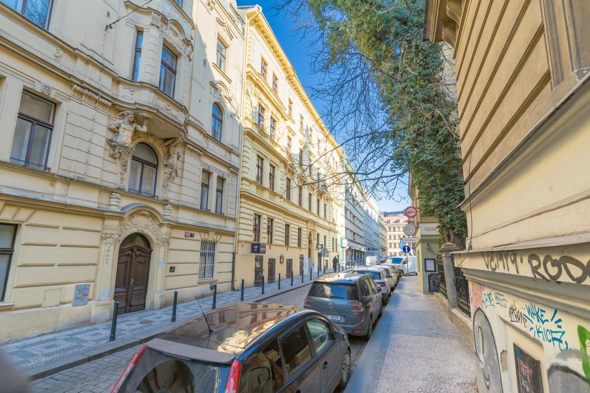 Navratilova Apartment