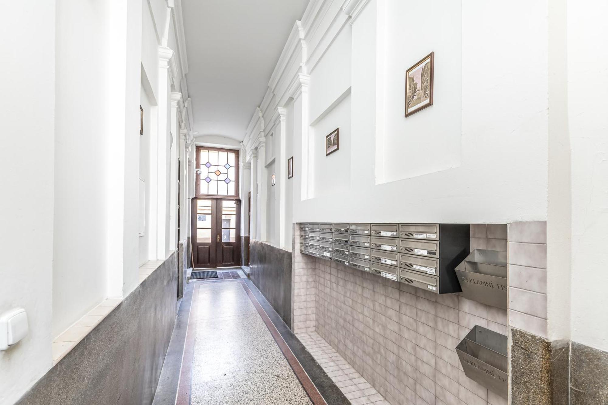 Navratilova Apartment *