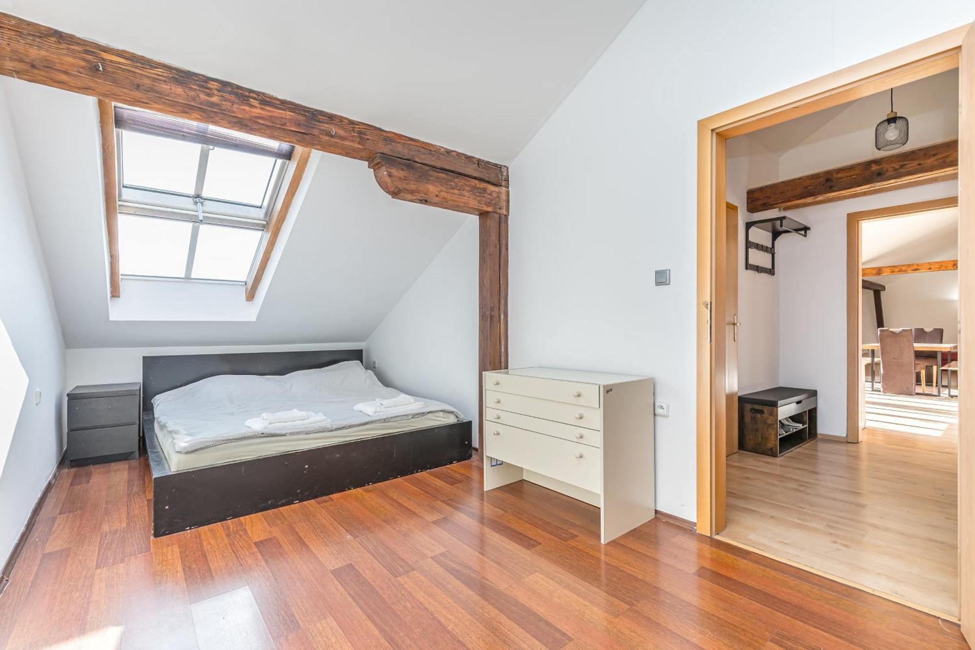 Navratilova Apartment *